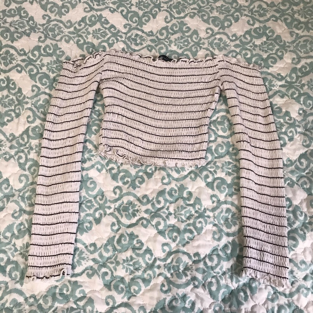 Off the shoulder long sleeve w scallop top